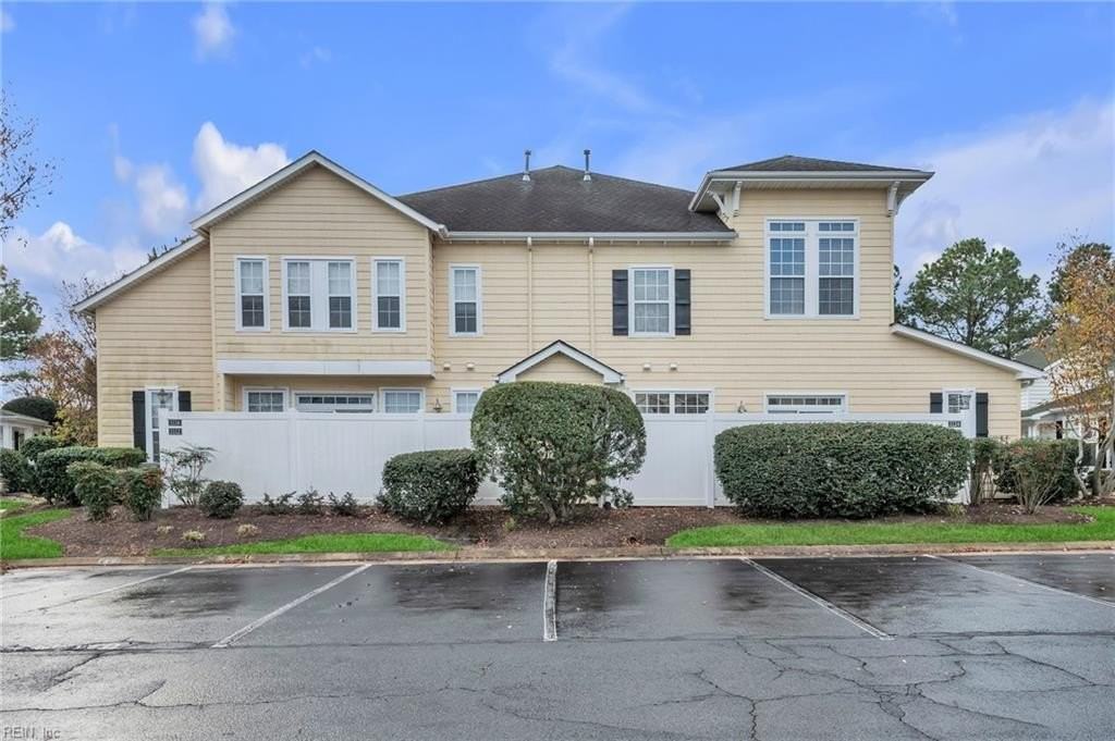 1116 Grace Hill Dr #225 - Photo 6 of 30