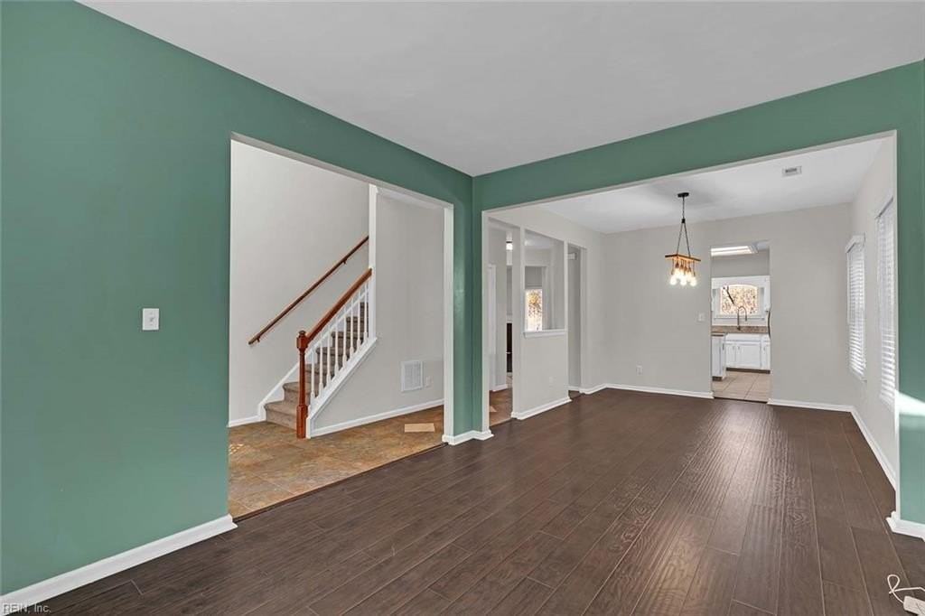 710 Ray Ave - Photo 4 of 32