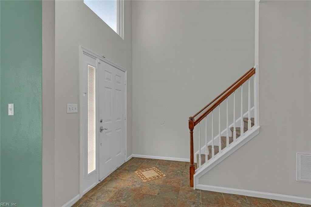 710 Ray Ave - Photo 5 of 32