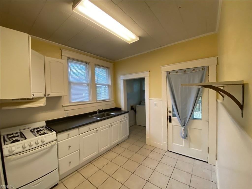 859 47th St - Photo 7 of 14