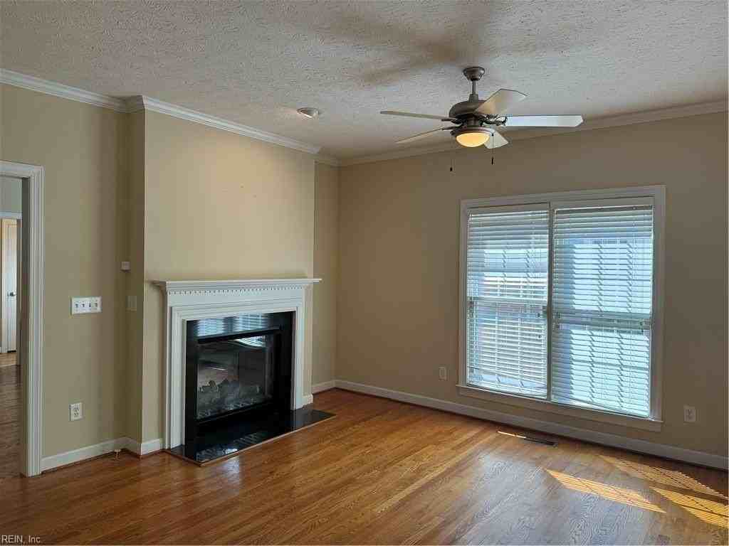 300 Walt Whitman Ave - Photo 2 of 19