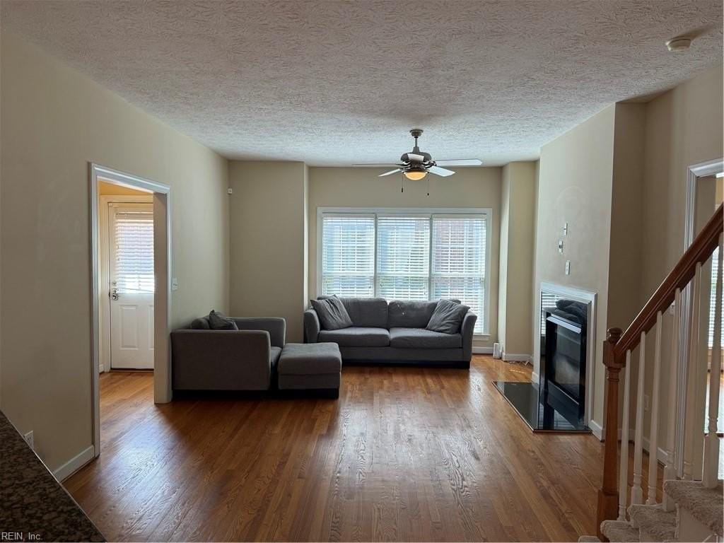 300 Walt Whitman Ave - Photo 4 of 19