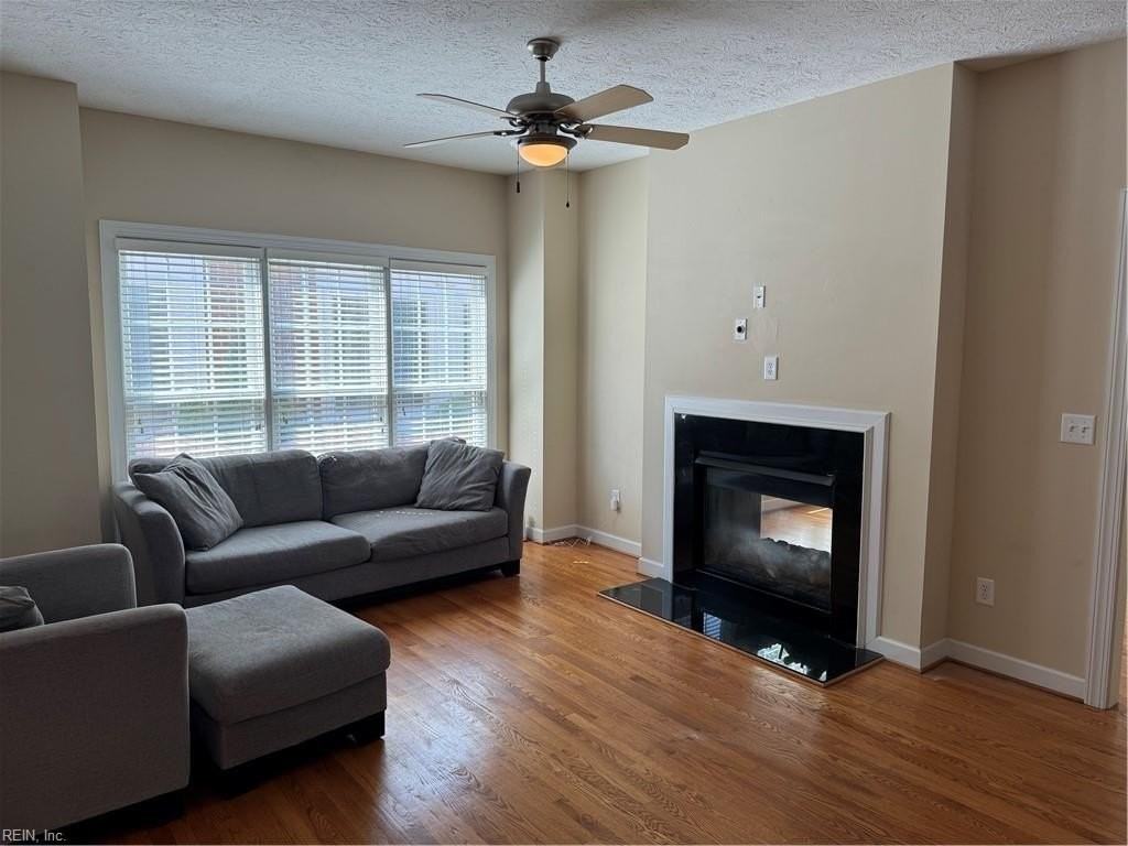 300 Walt Whitman Ave - Photo 5 of 19