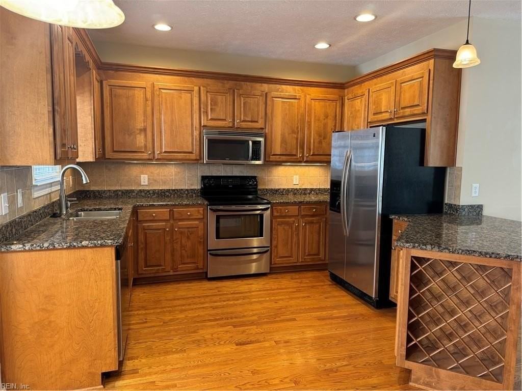 300 Walt Whitman Ave - Photo 7 of 19