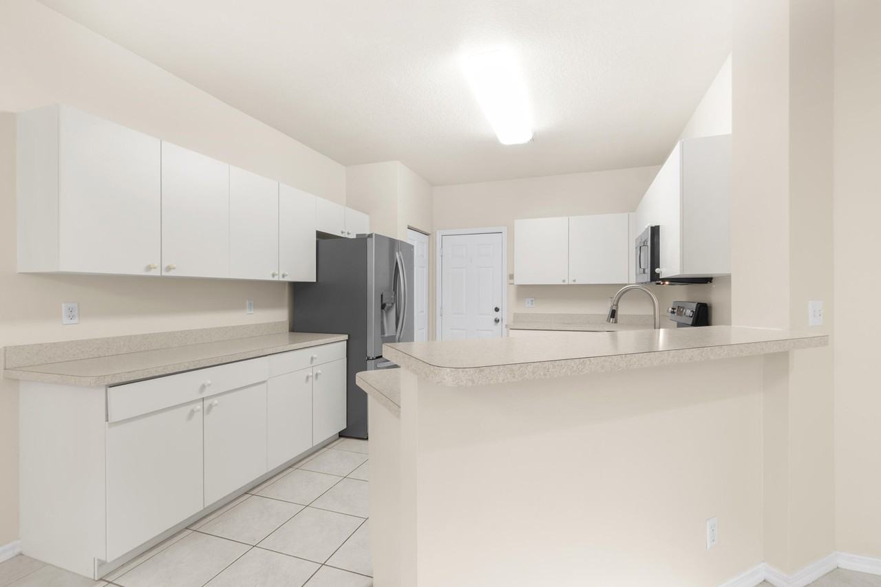 4535 Thornwood Cir - Photo 6 of 17