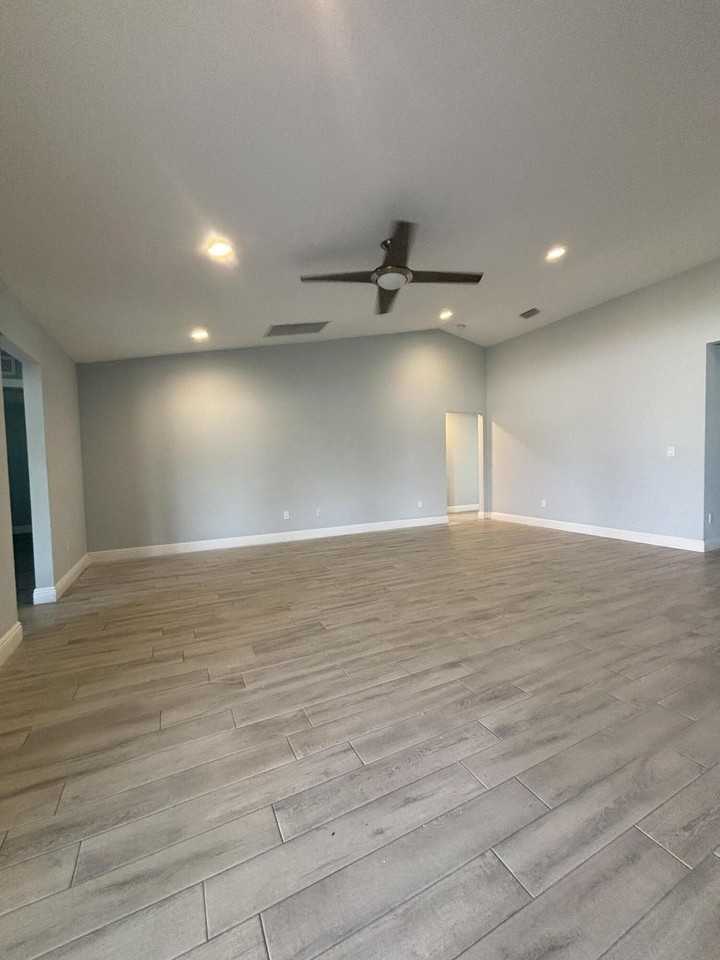 2501 Se Mariposa Ave - Photo 6 of 11