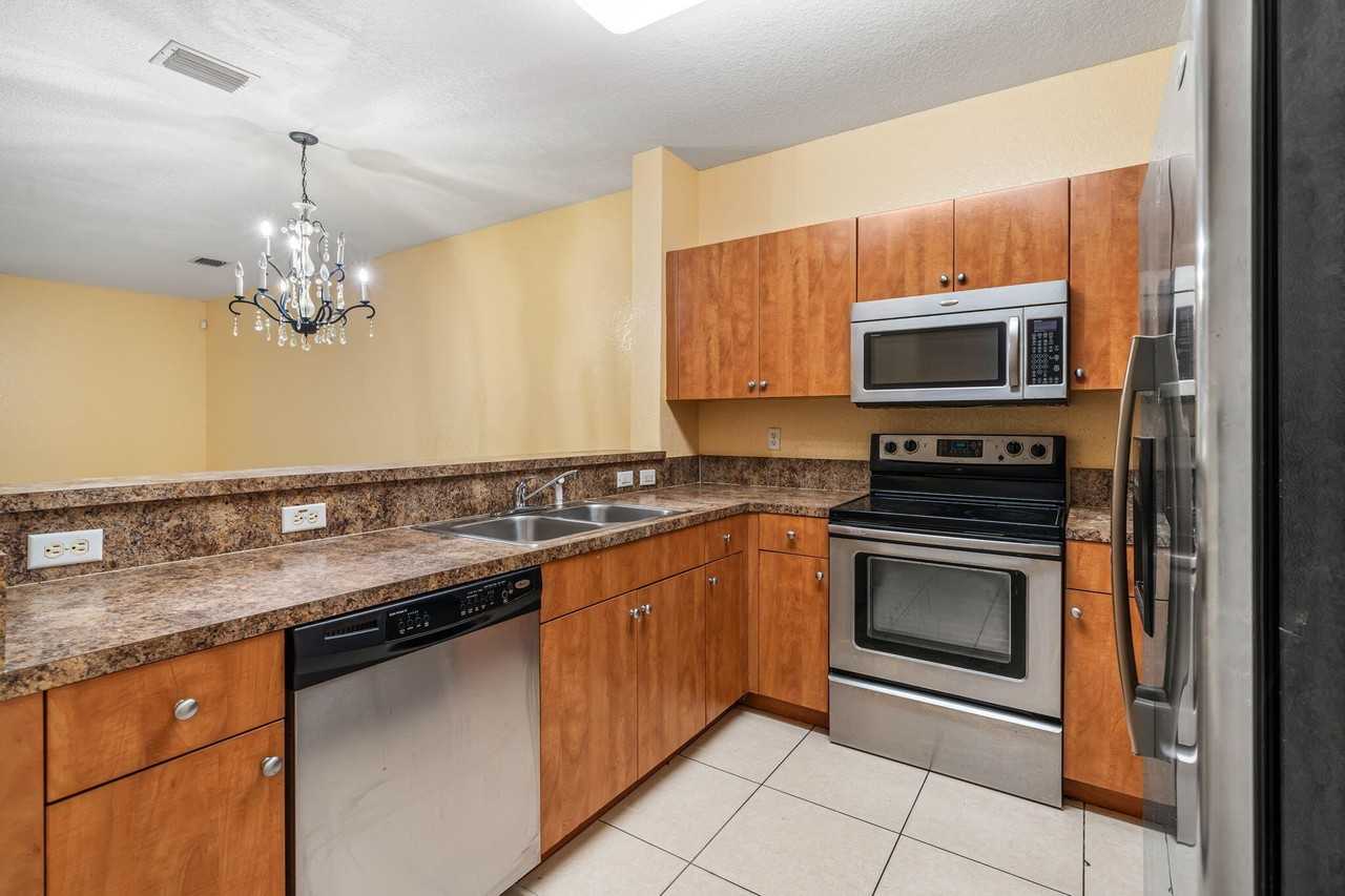 1927 Alamanda Way - Photo 5 of 33