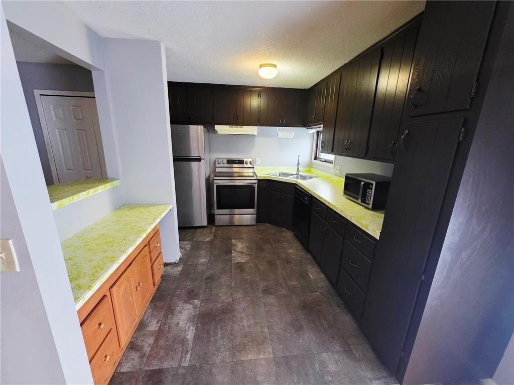 8423 Brunswick Ave N - Photo 5 of 16