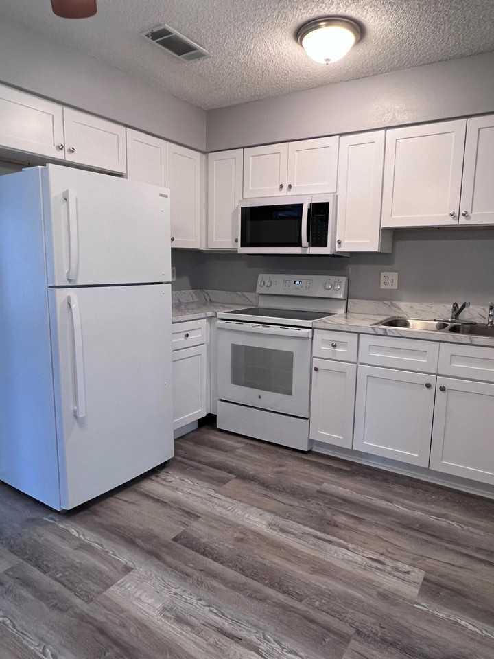 2467 Mercury Drive - Photo 4 of 11