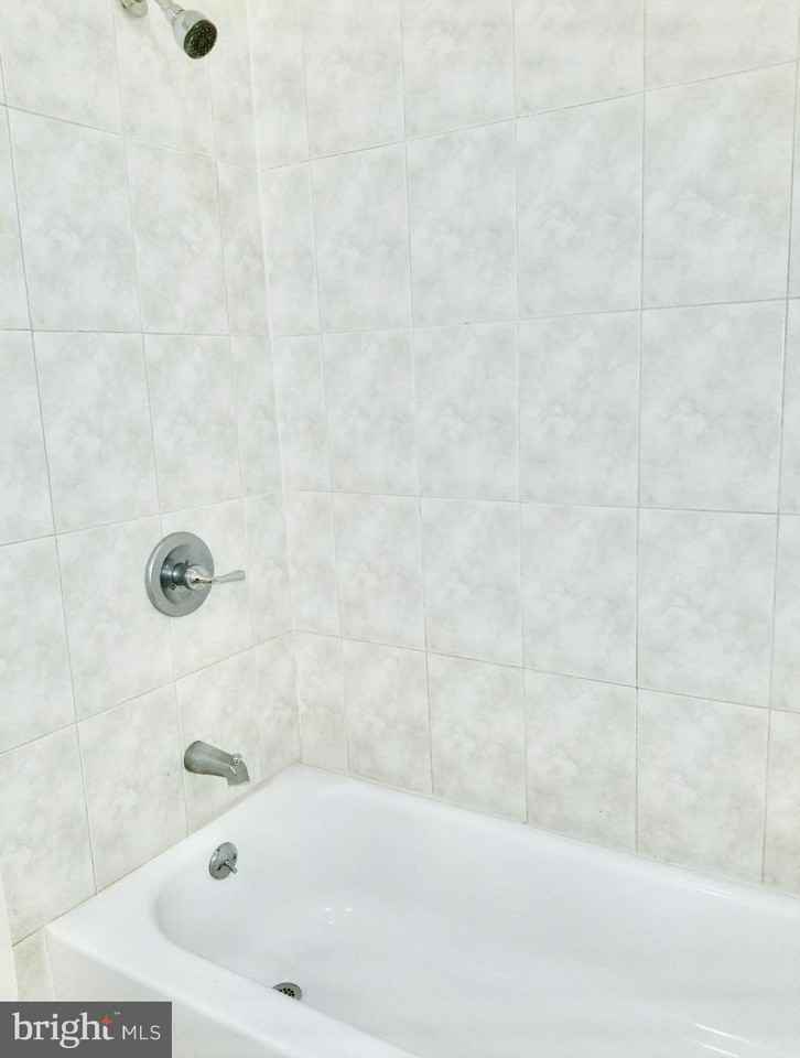 805 Brooks Ln Apt 2 #2 - Photo 4 of 11