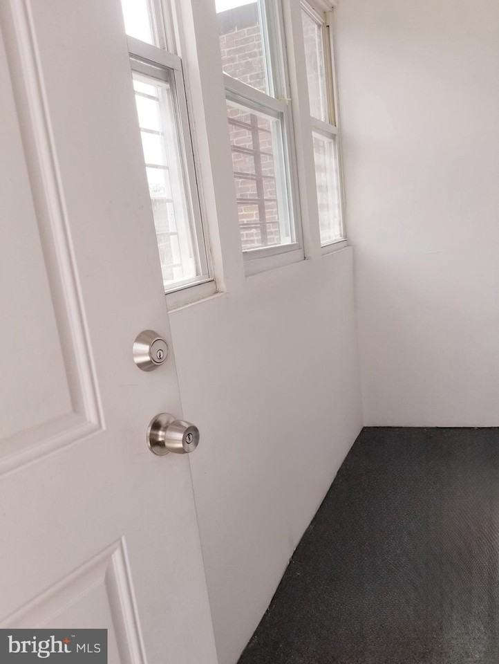 805 Brooks Ln Apt 2 #2 - Photo 7 of 11