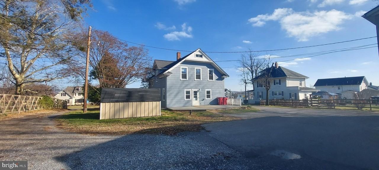 7318 Woodbine Rd - Photo 2 of 33