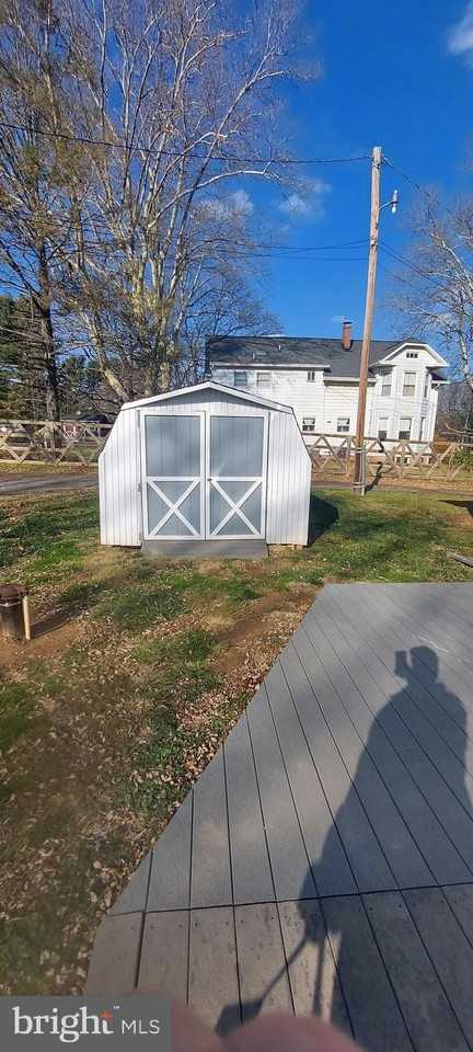 7318 Woodbine Rd - Photo 3 of 33