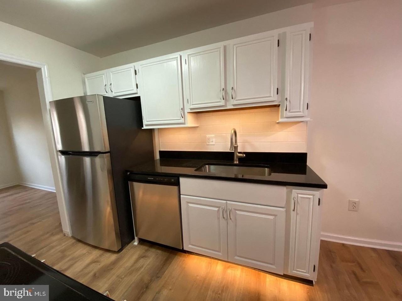 14 Vienna Court - Photo 2 of 9