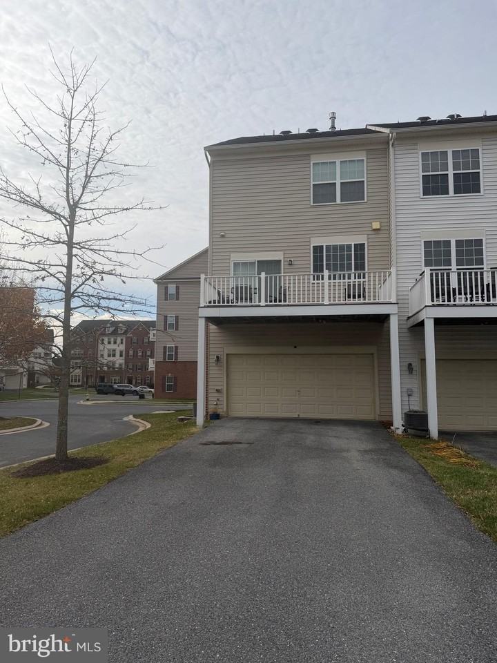 5028 Small Gains Way - Photo 5 of 11