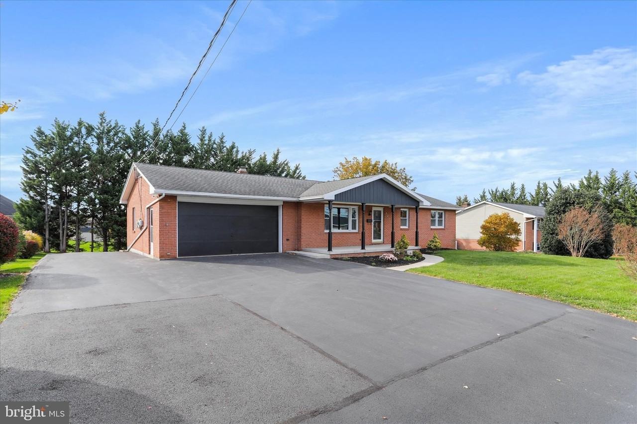 140 Williamson Ave - Photo 2 of 36