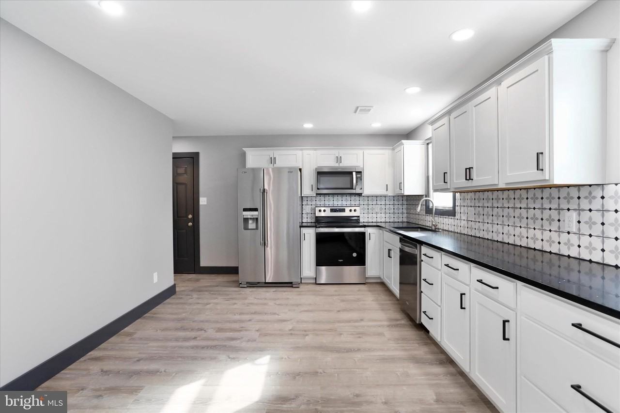 140 Williamson Ave - Photo 5 of 36