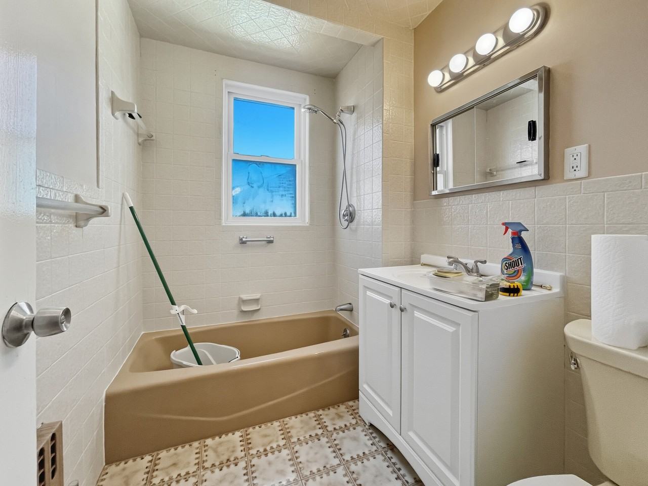 19 Stearns Ave - Photo 5 of 17