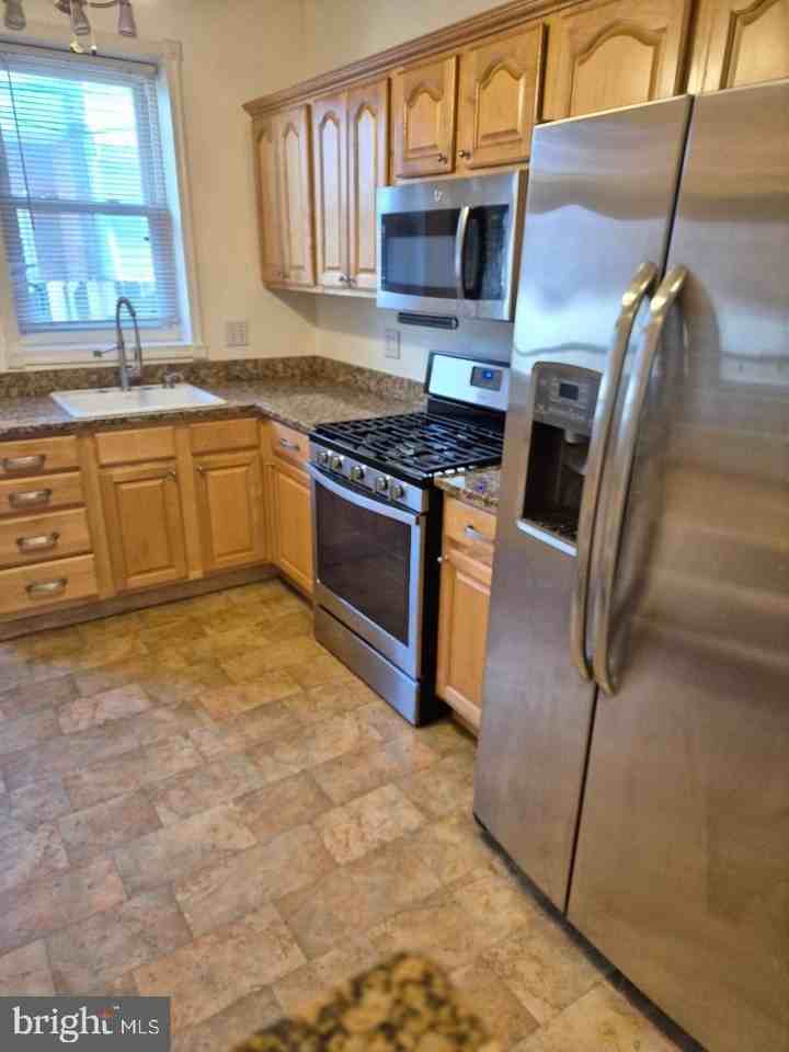 2417 S Opal St - Photo 5 of 12