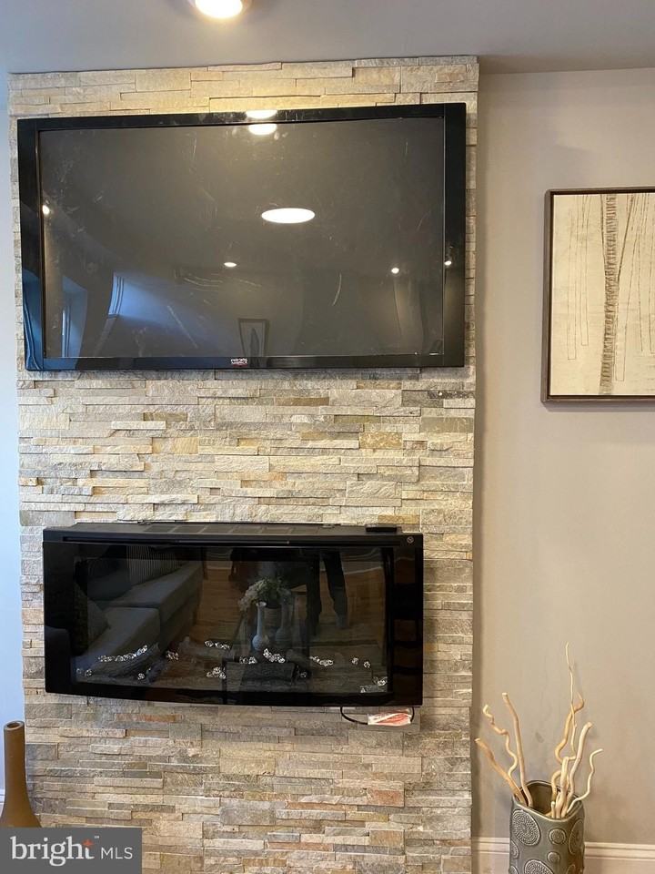 1432 Cambridge St - Photo 4 of 24