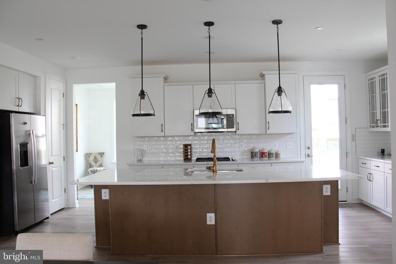 4975 Longmire Way - Photo 4 of 21