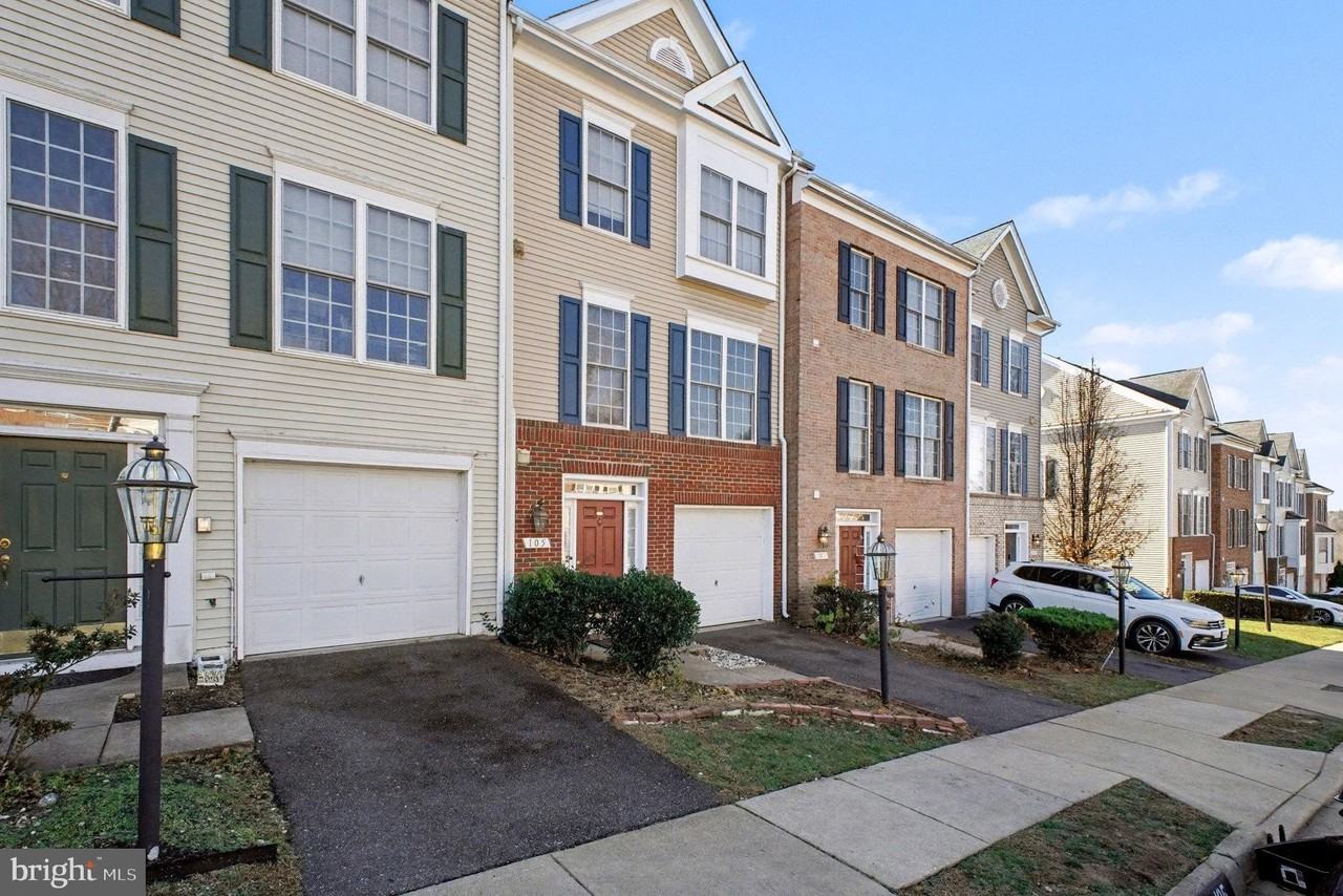 105 Galway Lane - Photo 2 of 27