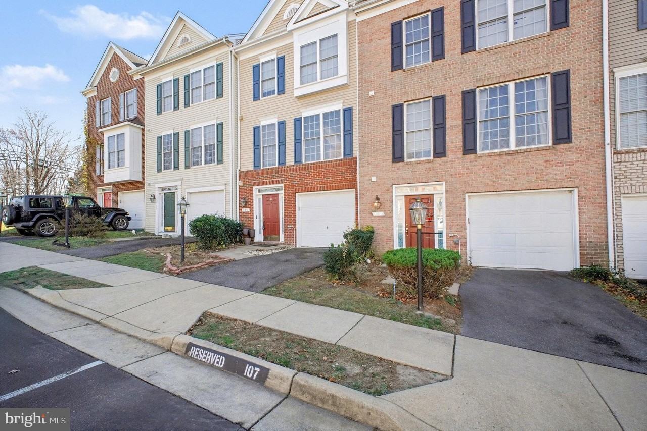 105 Galway Lane - Photo 3 of 27