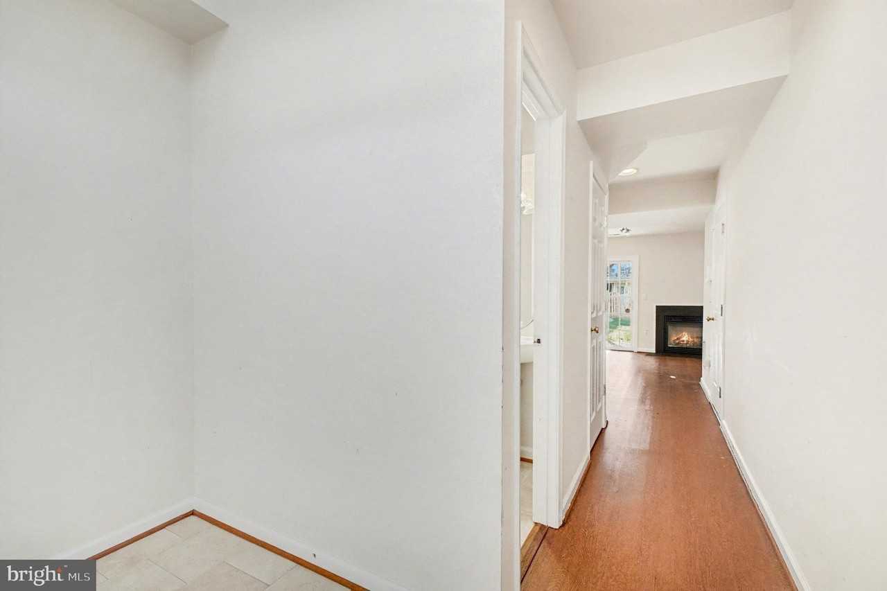 105 Galway Lane - Photo 5 of 27