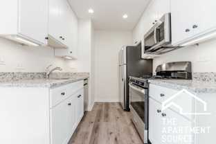 424 W Oakdale Ave #301 - Photo 1 of 1