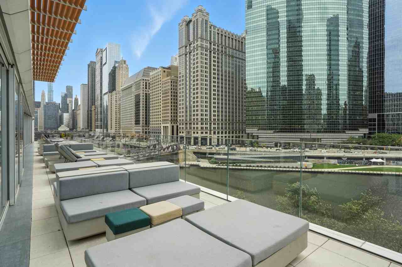 313 W Wolf Point Plz #3-2 - Photo 5 of 28