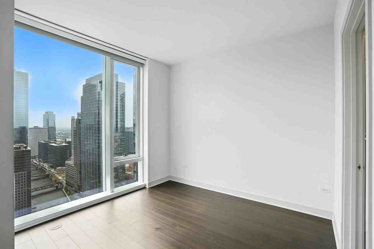 313 W Wolf Point Plz #2-2 - Photo 5 of 33