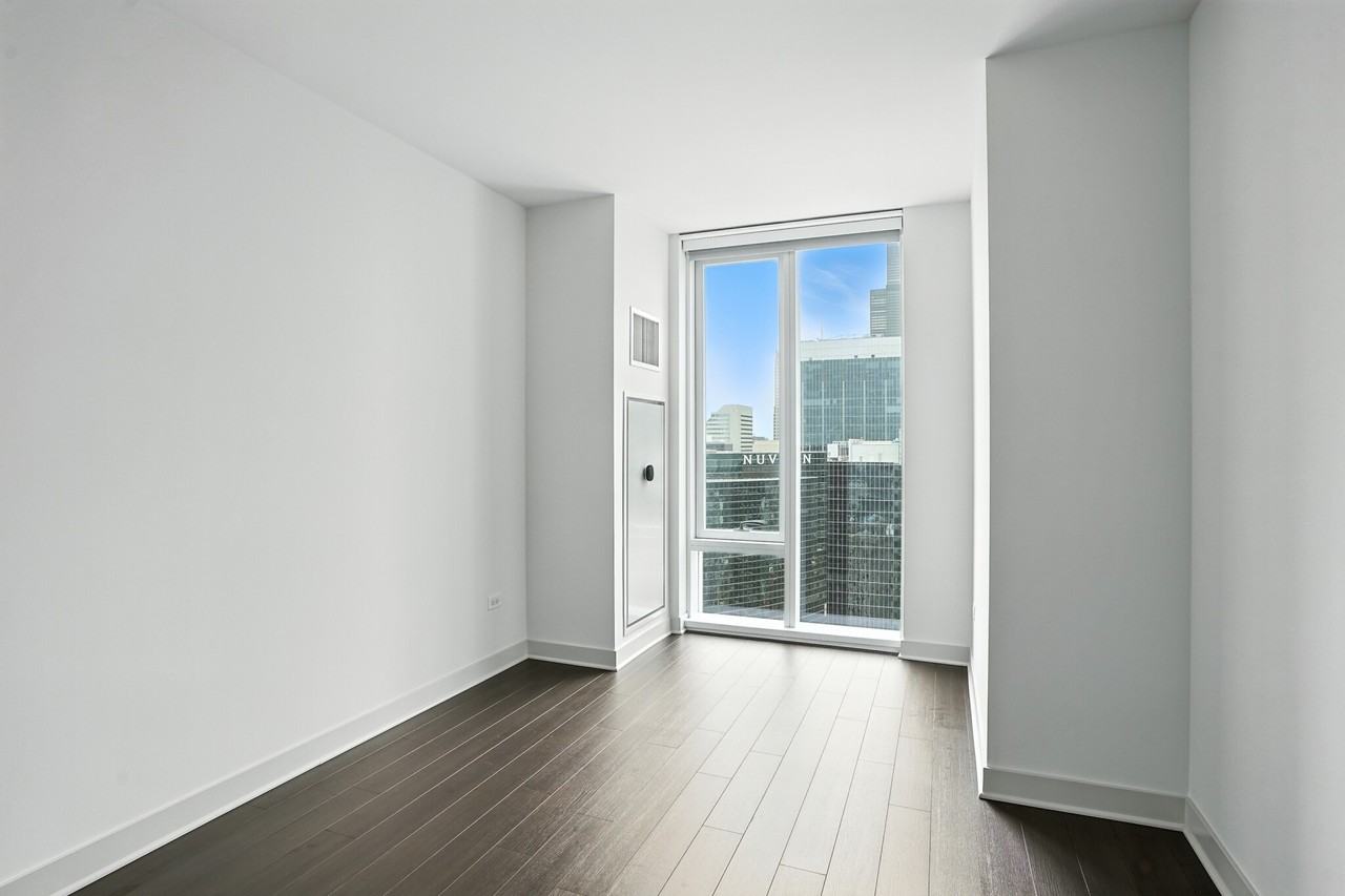 313 W Wolf Point Plz #2-2 - Photo 6 of 33