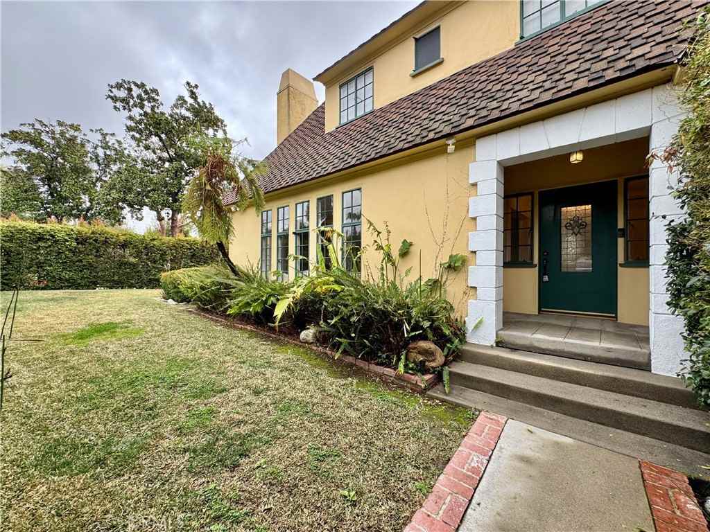 1149 Cordova Avenue - Photo 3 of 50