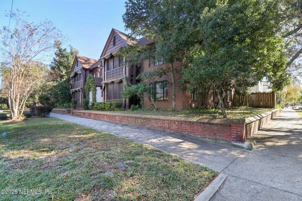 2160 Forbes St - Photo 3 of 28