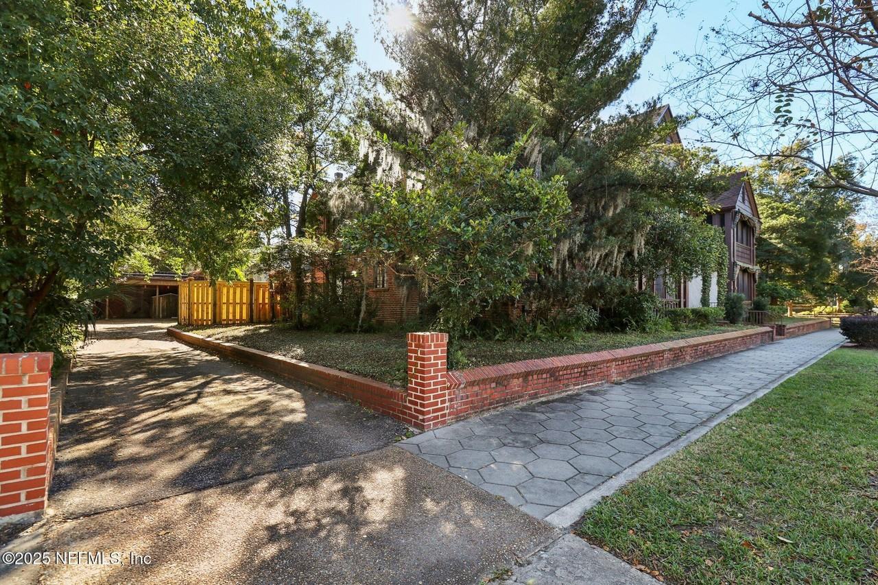 2160 Forbes St - Photo 4 of 28