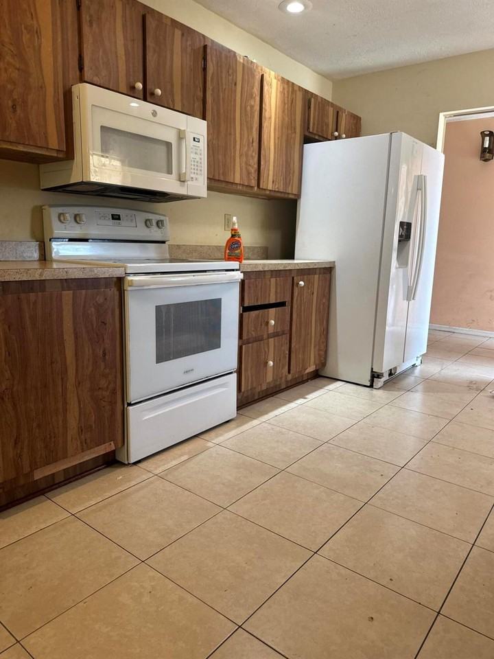 952 Southeast Walters Terrace - Photo 7 of 14