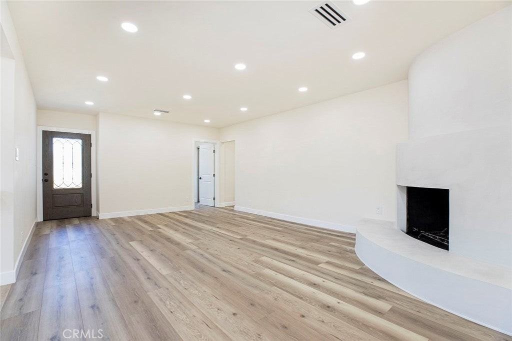 11110 Odell Ave - Photo 2 of 43
