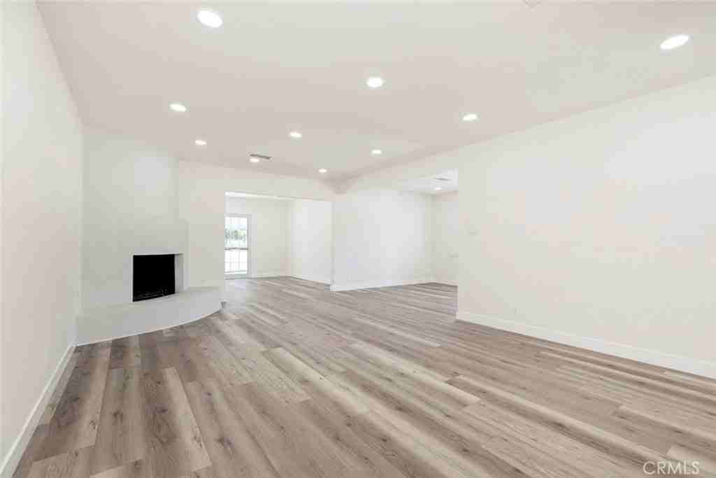 11110 Odell Ave - Photo 4 of 43