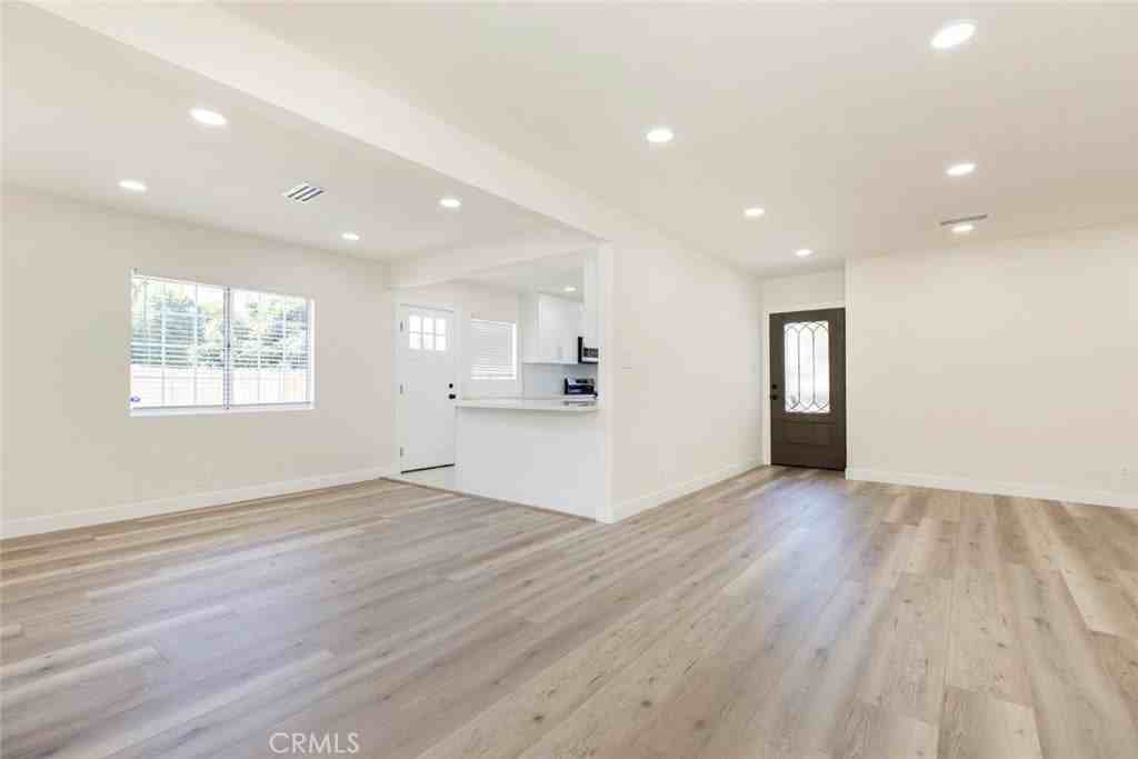 11110 Odell Ave - Photo 5 of 43