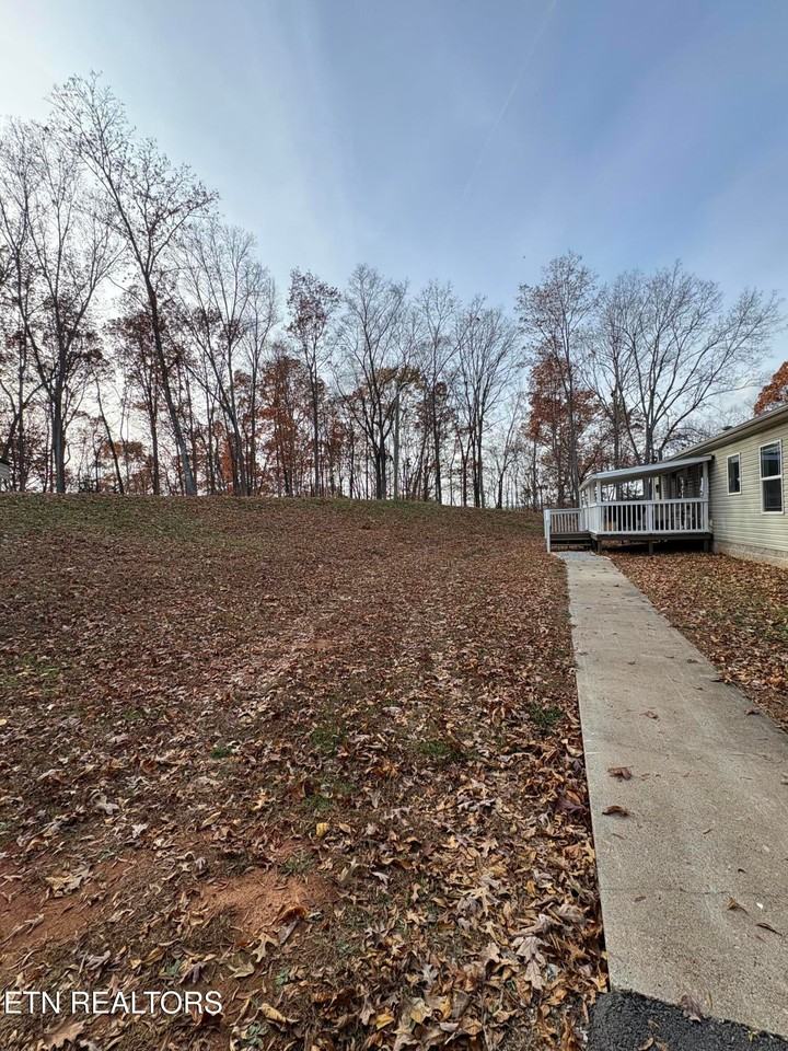 136 Hillview Rd - Photo 5 of 34