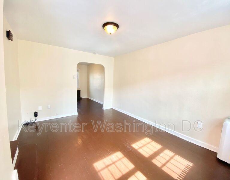 1518 Queen St Ne #NE - Photo 3 of 22