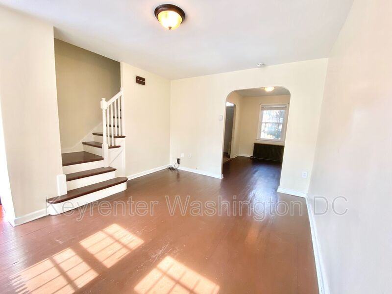 1518 Queen St Ne #NE - Photo 4 of 22