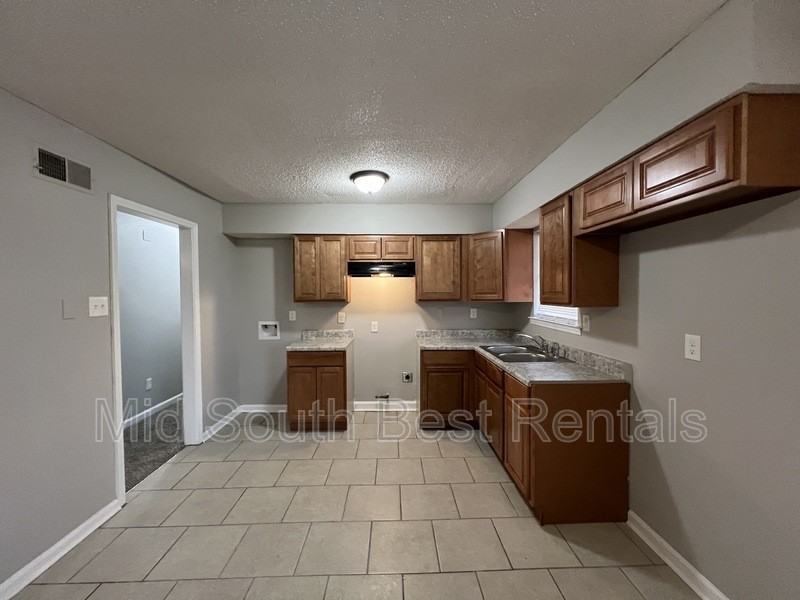 5366 Beaverton Drive - Photo 4 of 15