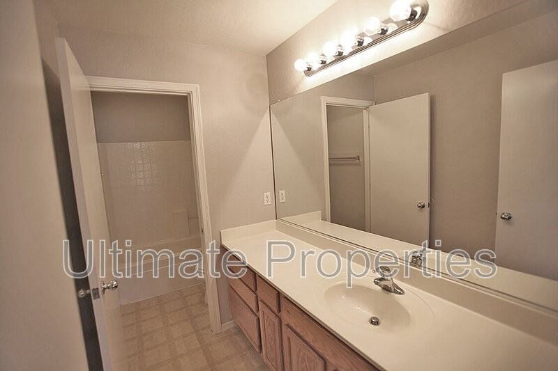 25873 W Hilton Ave - Photo 6 of 10