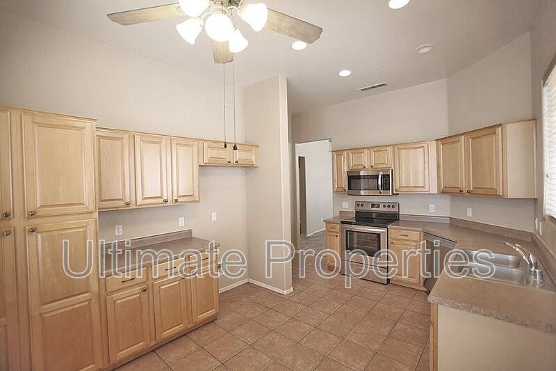 13602 W Desert Flower Dr - Photo 2 of 11