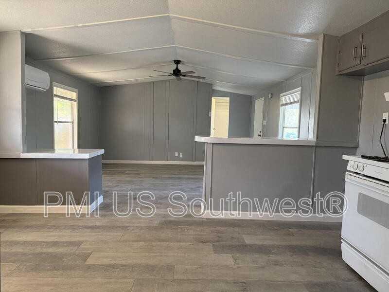 314 Riverwood Ln - Photo 4 of 27