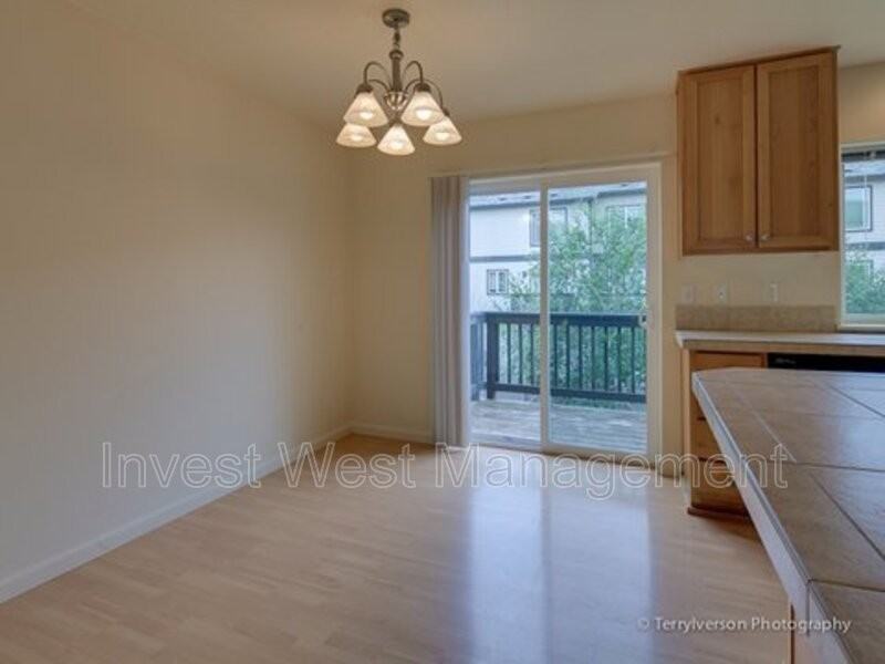 6009 Ne 34th St - Photo 5 of 12