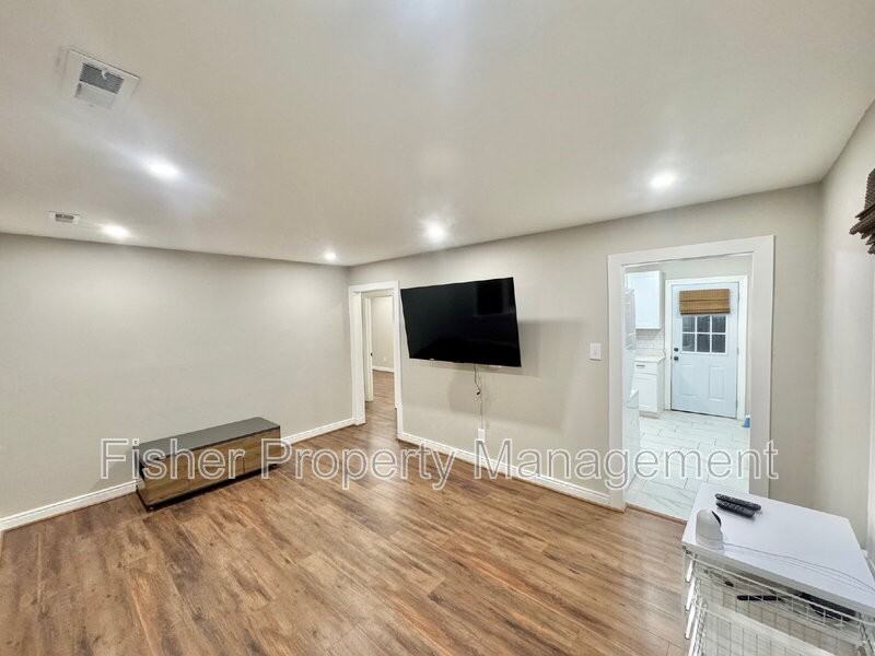 518 Northside Ave - Photo 3 of 25