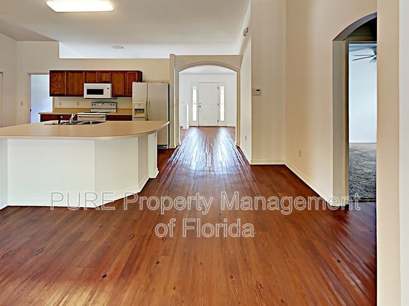 2823 Ne 25th St - Photo 3 of 19