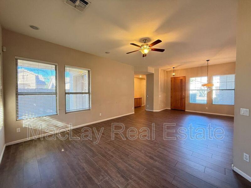 4805 East Wagoner Road - Photo 5 of 12